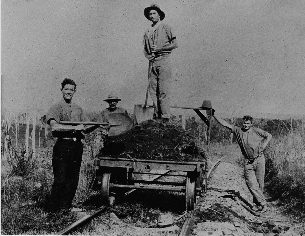 fettlers on railway